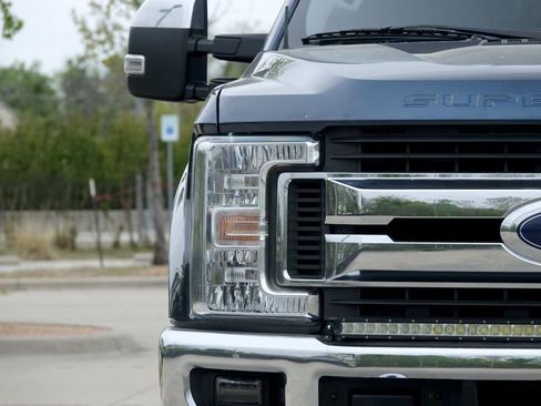 Used 2018 Ford F250 XLT w/ XLT Premium Package image 5