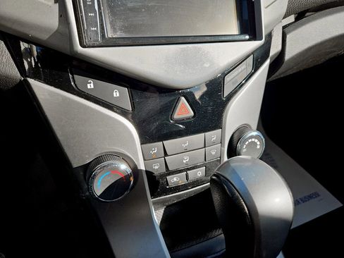 Used 2014 Chevrolet Cruze LT image 26