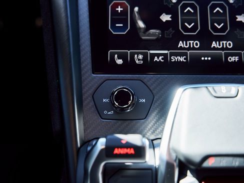 Used 2024 Lamborghini Urus Performante image 81