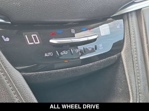 Used 2018 Cadillac XT5 Luxury w/ Driver Awareness Package AWD/4WD image 23