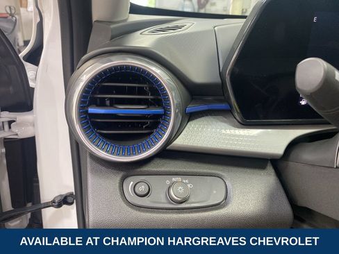 Used 2025 Chevrolet Trax LT w/ Driver Confidence Package FWD image 23