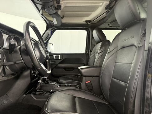 Used 2018 Jeep Wrangler Unlimited Sahara w/ Dual Top Group AWD/4WD image 14