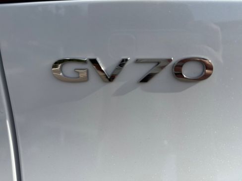 Used 2026 Genesis GV70 2.5T Select image 23