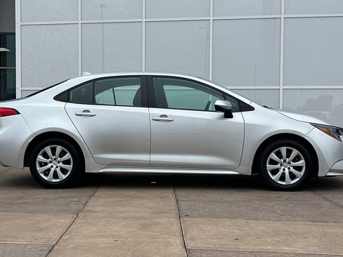 Certified 2022 Toyota Corolla LE image 3
