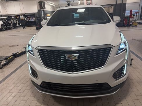 Used 2022 Cadillac XT5 Premium Luxury image 2