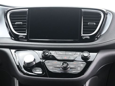 New 2026 Chrysler Pacifica Limited image 26