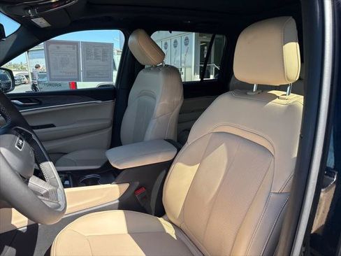 Certified 2024 Jeep Grand Cherokee Limited w/ Luxury Tech Group II RWD image 19