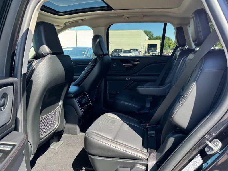 Used 2024 Lincoln Aviator Reserve AWD/4WD image 12