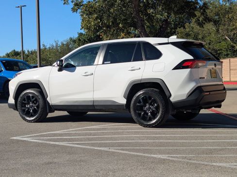 Used 2022 Toyota RAV4 LE image 6