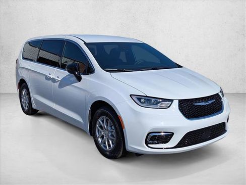 New 2026 Chrysler Pacifica Select FWD image 3