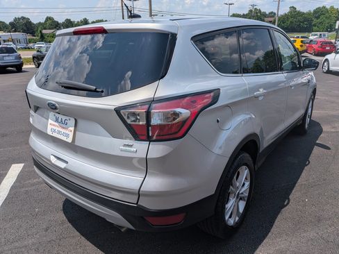 Used 2017 Ford Escape SE FWD image 6