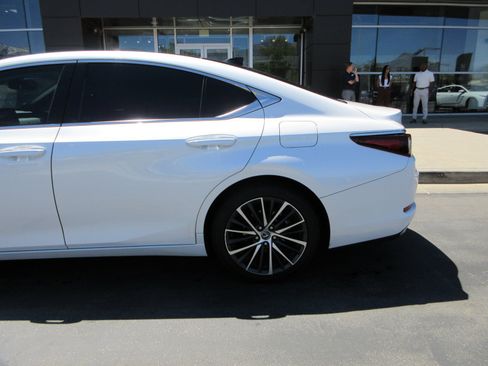 Used 2022 Lexus ES 350 w/ Premium Package FWD image 4