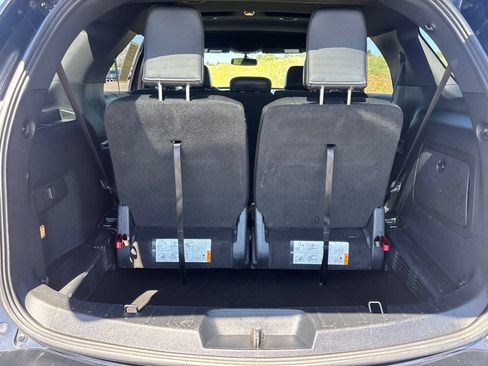 Used 2017 Ford Explorer XLT w/ Equipment Group 202A FWD image 18