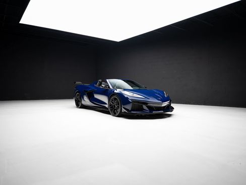 Used 2025 Chevrolet Corvette Z06 w/ Stealth Interior Trim Package RWD image 83