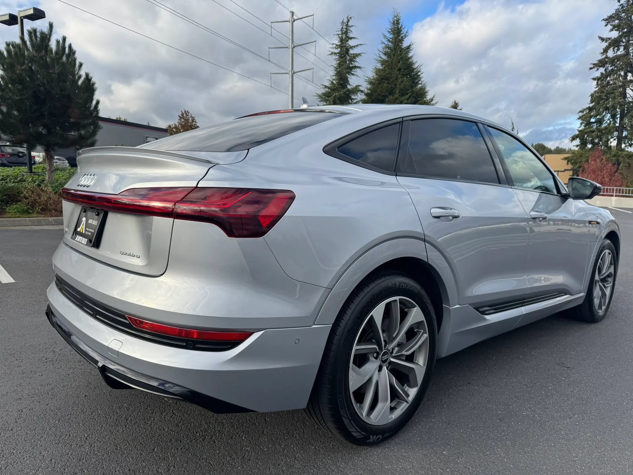 Used 2021 Audi e-tron Premium Plus w/ Premium Plus Package AWD/4WD image 10