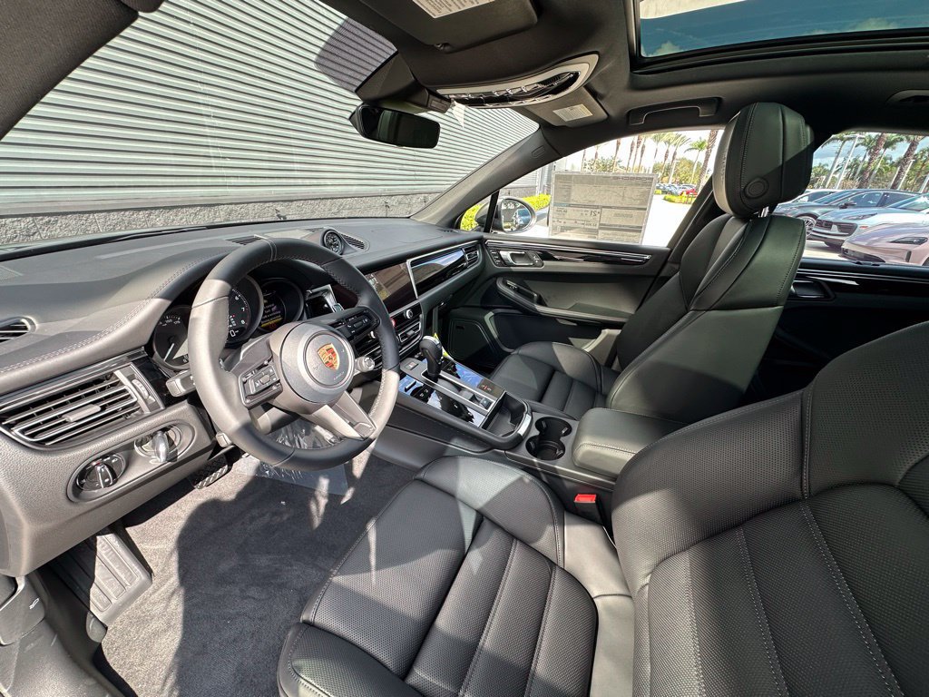 Used 2026 Porsche Macan AWD/4WD image 4