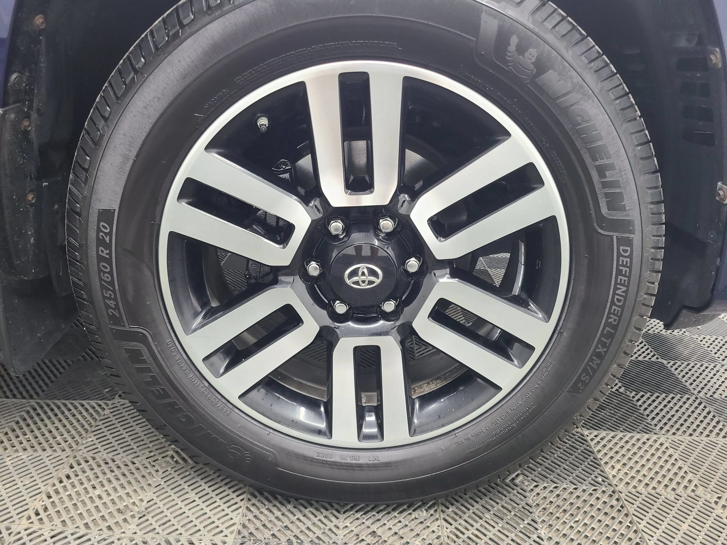 Used 2018 Toyota 4Runner Limited AWD/4WD image 15