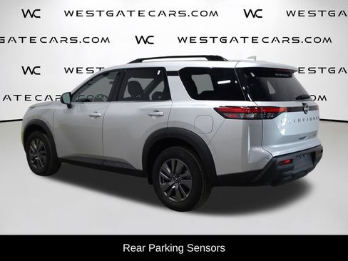 Used 2024 Nissan Pathfinder SV image 5