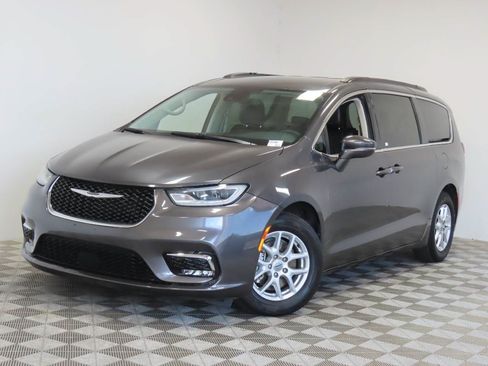 Used 2022 Chrysler Pacifica Touring-L FWD image 1