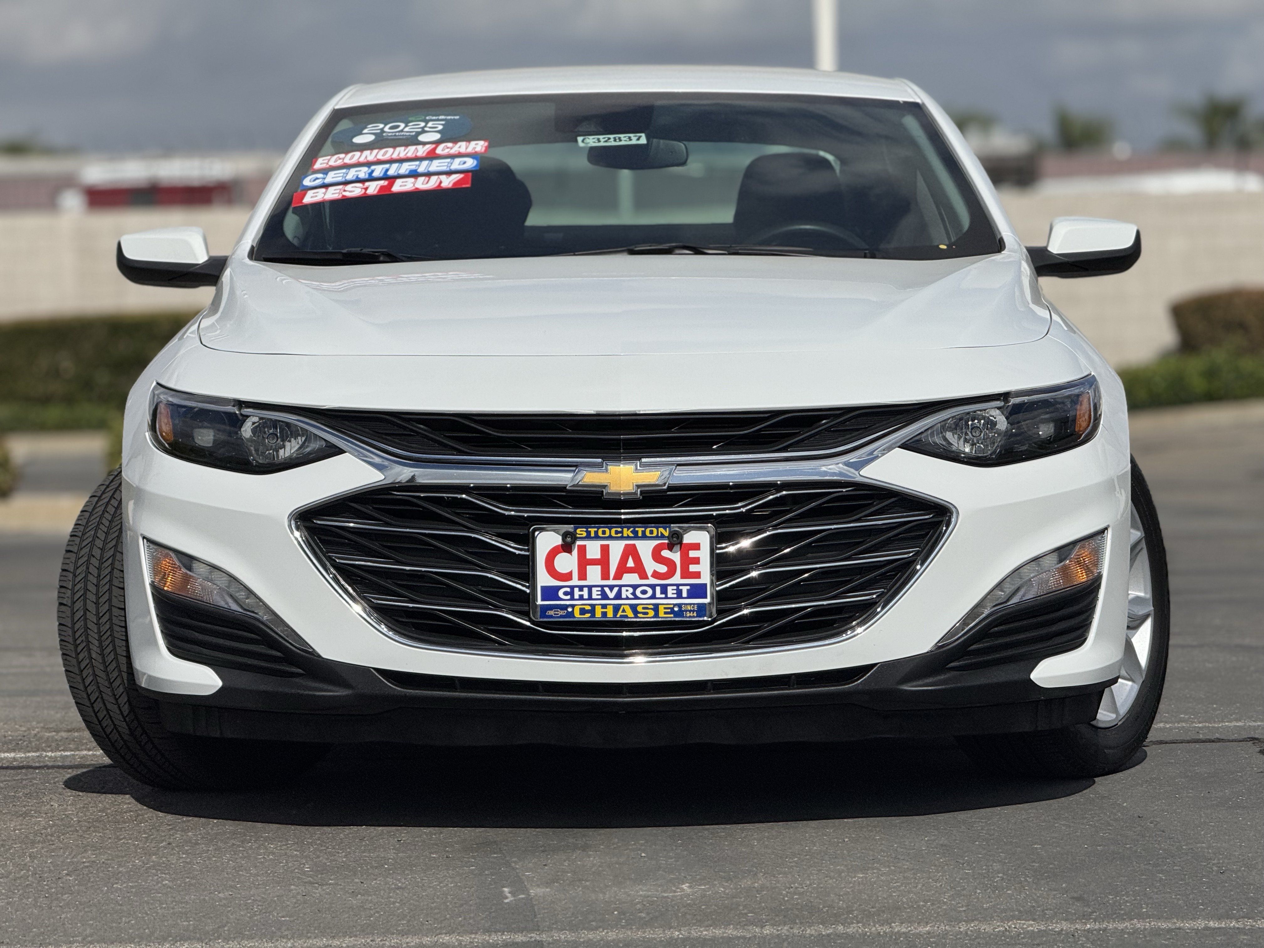 Certified 2025 Chevrolet Malibu LT FWD image 2