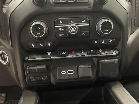 Used 2022 Chevrolet Silverado 2500 LTZ w/ LTZ Convenience Package image 7