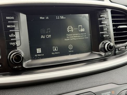 Used 2018 Kia Sorento LX image 16