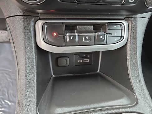 Used 2023 GMC Acadia SLT image 23