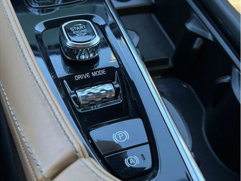 Used 2018 Volvo XC90 T8 Inscription w/ Convenience Package image 18