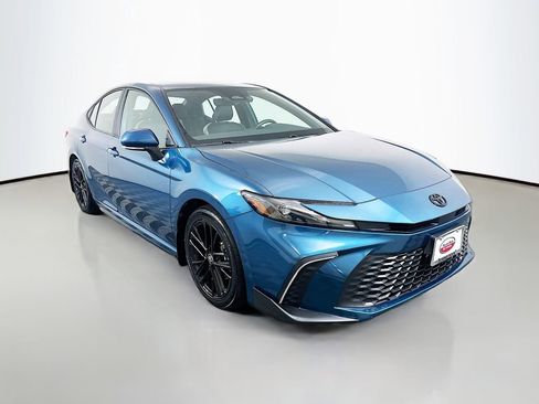 Certified 2025 Toyota Camry SE w/ Convenience Package image 3