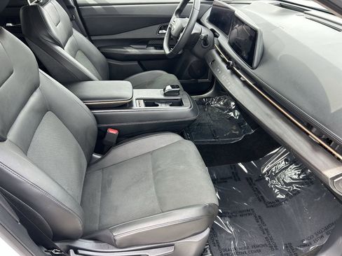 Certified 2025 Nissan Ariya FWD image 10