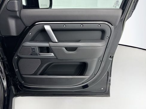 Used 2023 Land Rover Defender 110 X-Dynamic SE image 24