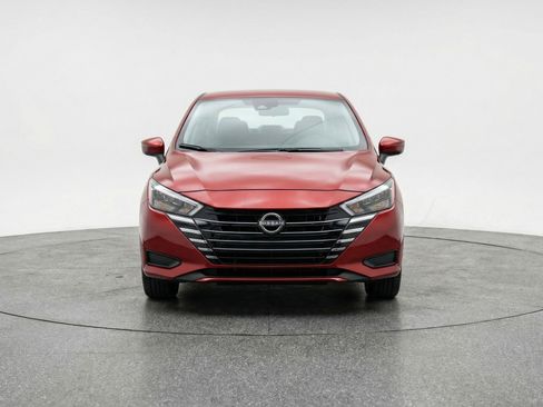 Used 2025 Nissan Versa SV image 2