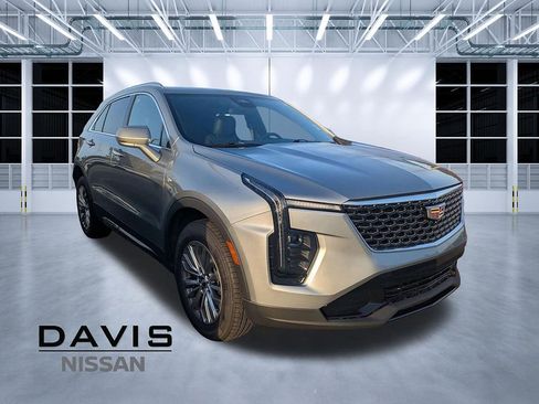 Used 2024 Cadillac XT4 Premium Luxury FWD image 1
