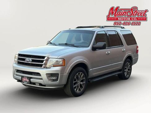 Used 2016 Ford Expedition XLT w/ Equipment Group 202A AWD/4WD image 3