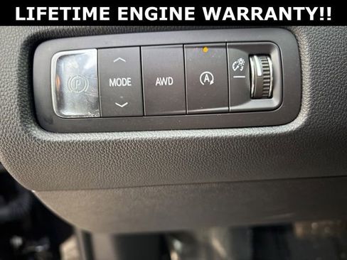 Used 2025 GMC Acadia Elevation image 16