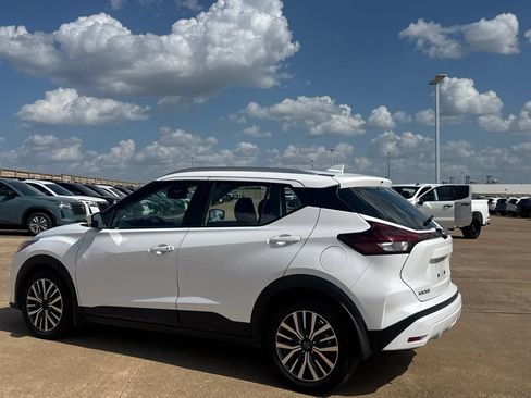 Used 2023 Nissan Kicks SV FWD image 14