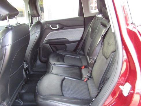 Used 2022 Jeep Compass Latitude image 12