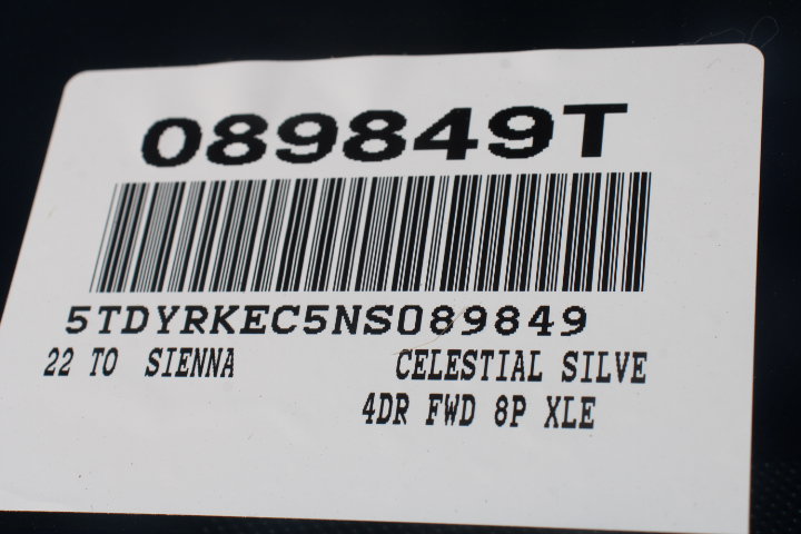 Used 2022 Toyota Sienna XLE FWD image 29