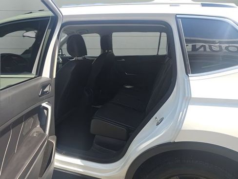 Used 2024 Volkswagen Tiguan SE image 10