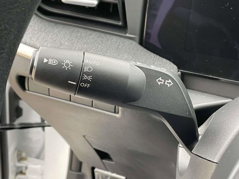 Used 2025 Nissan Kicks SV image 21