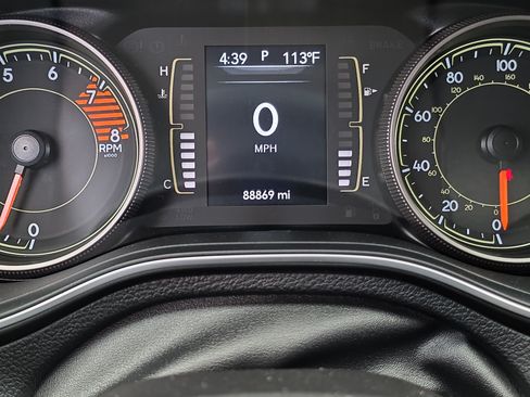 Used 2019 Jeep Cherokee Latitude w/ Popular Appearance Group AWD/4WD image 17