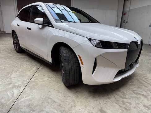 New 2026 BMW iX xDrive45 w/ Premium Package image 7