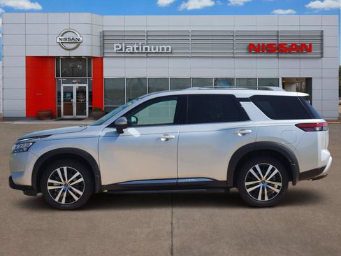 Used 2025 Nissan Pathfinder Platinum AWD/4WD image 3