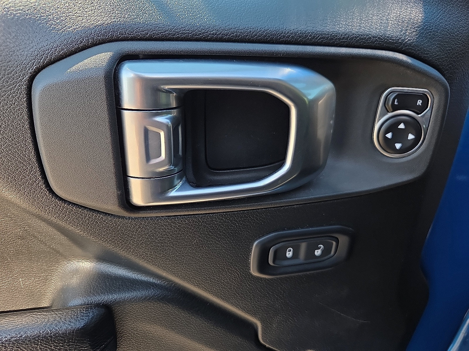 Used 2024 Jeep Wrangler Unlimited Sport AWD/4WD image 13