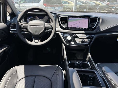 New 2027 Chrysler Pacifica Limited w/ S Appearance Package AWD/4WD image 10