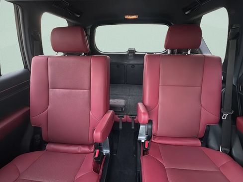 Used 2023 Lexus GX 460 Premium w/ Accessory Package AWD/4WD image 18