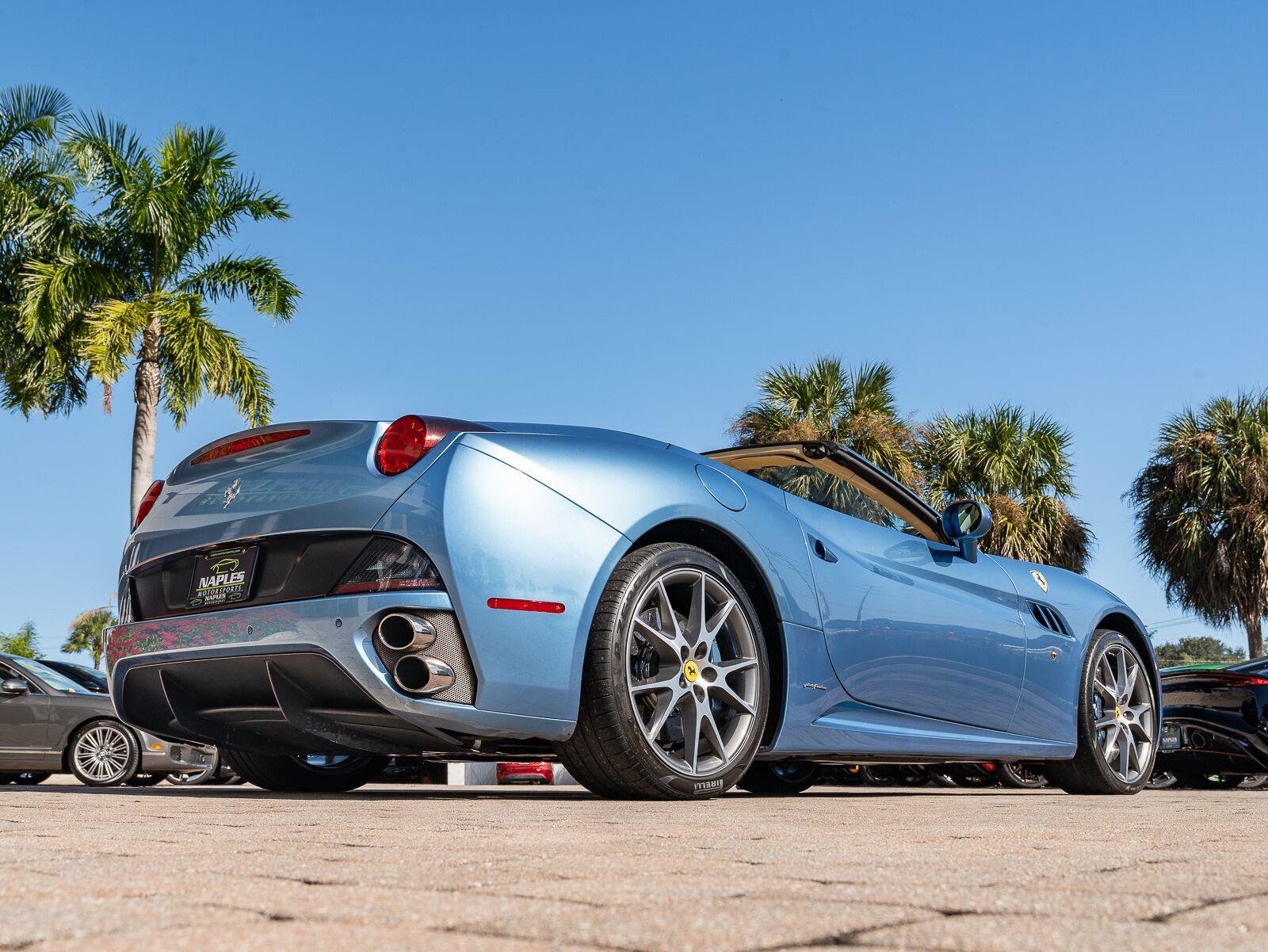 Used 2010 Ferrari California RWD image 21