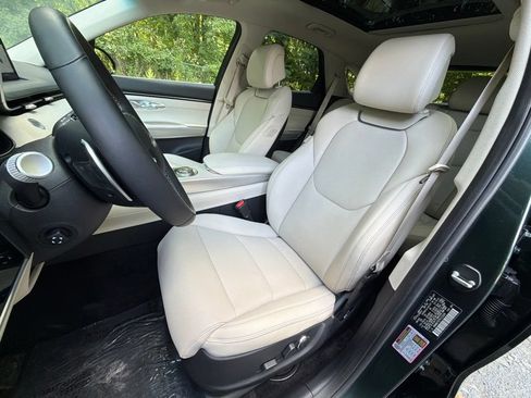 Used 2023 Genesis GV70 2.5T w/ Select Package AWD/4WD image 17