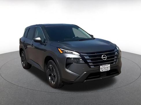 Used 2025 Nissan Rogue SV FWD image 3