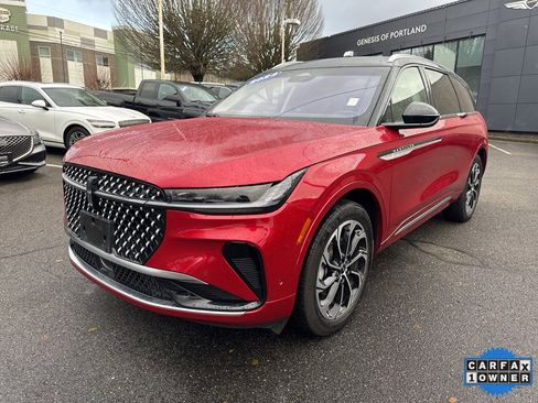 Used 2024 Lincoln Nautilus Reserve image 2